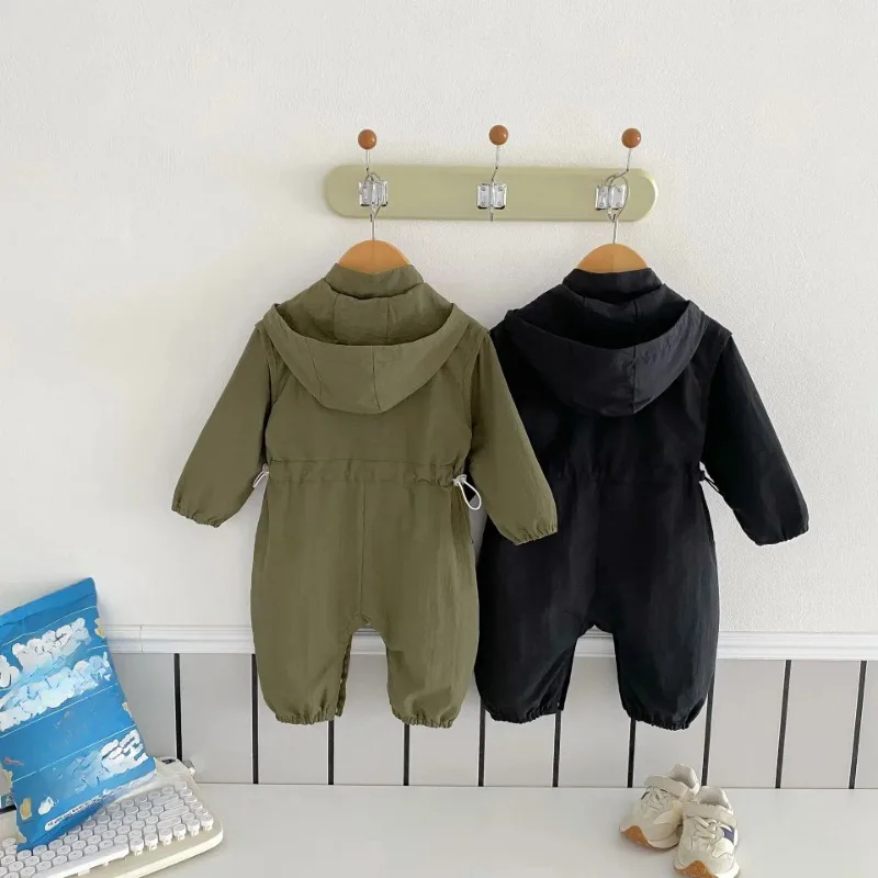 vêtement imperméable pour bébé