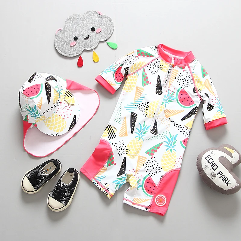 ensemble anti uv bébé motif coloré fruits