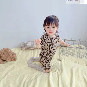 combinaison short bébé fille leopard